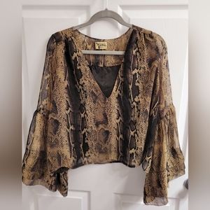 Bell sleeve blouse